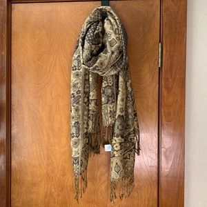 ✨4 for $15✨Tan and gold scarf